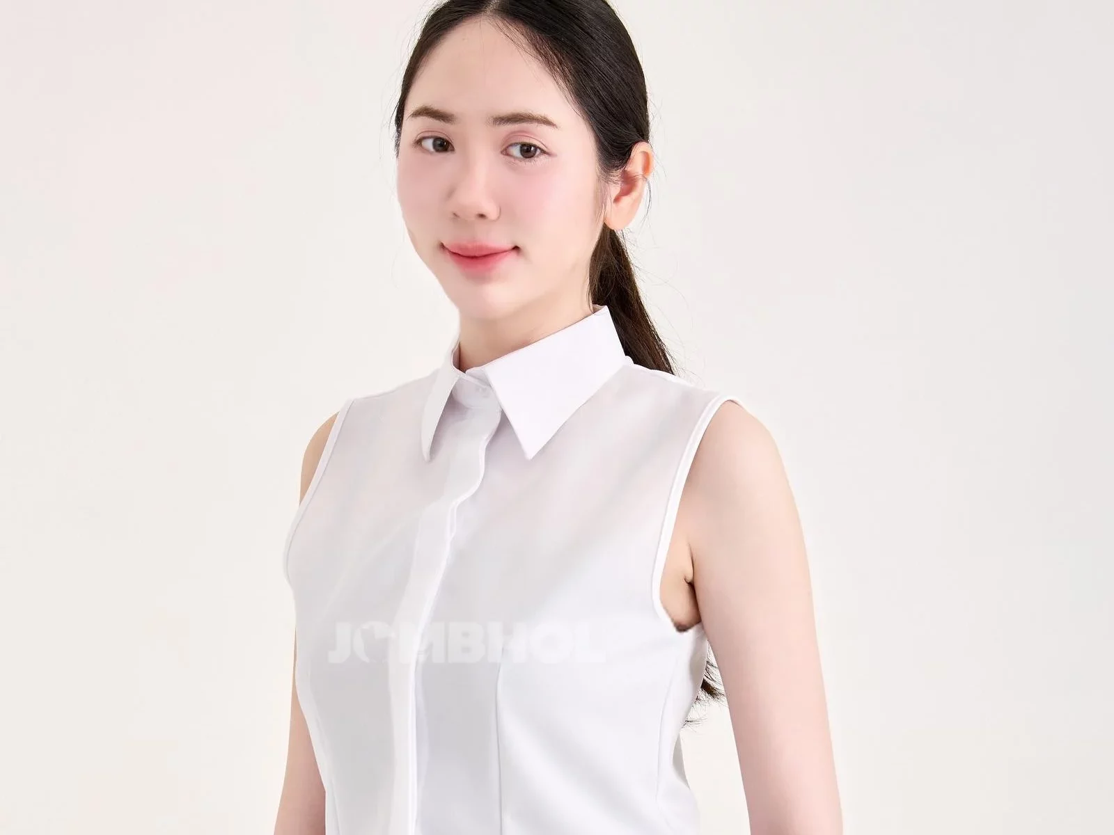 ข้อดีของ เสื้อเชิ้ตแขนกุด สำหรับผู้หญิง