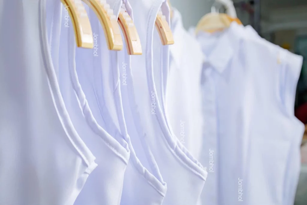 เสื้อเชิ้ตแขนกุดผู้หญิง